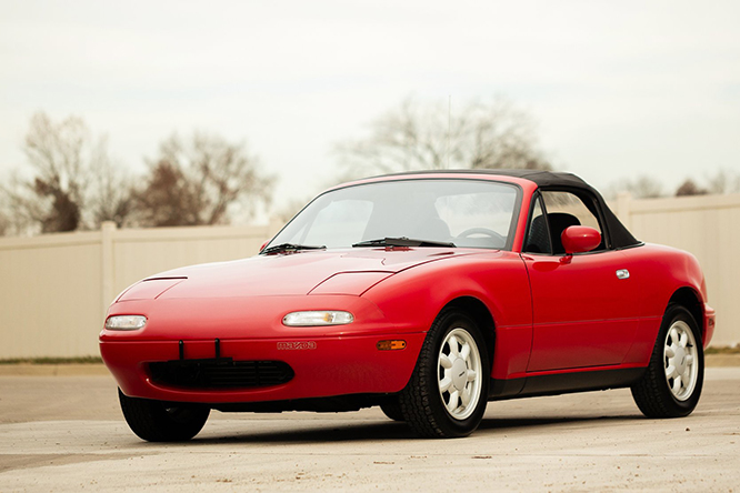 Questa Mazda MX-5 del 1990 ha percorso solo 800 km