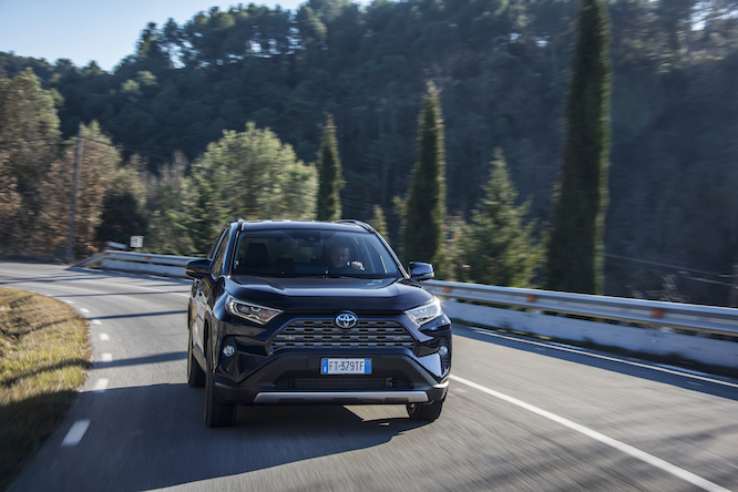 Toyota Rav4, la storia infinita continua col capitolo Hybrid