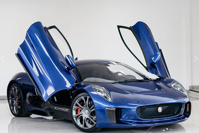 In vendita una rarissima Jaguar C-X75