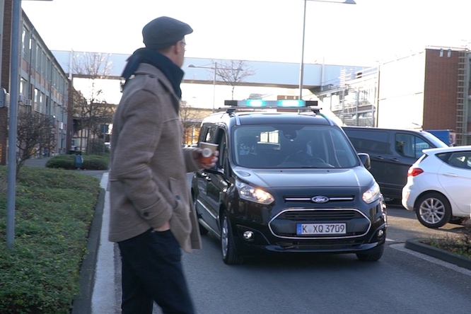 Ford, segnali luminosi sulle auto a guida autonoma