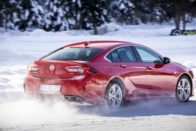 Opel Insignia, a suo agio ovunque con il Twinster