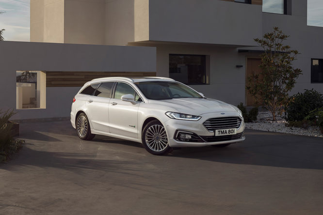 Ford Mondeo Station Wagon, debutta l’ibrido