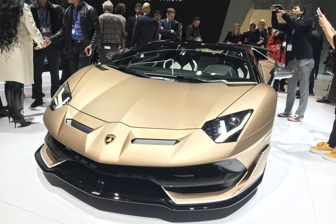 Lamborghini, l’erede di Aventador sarà ibrida