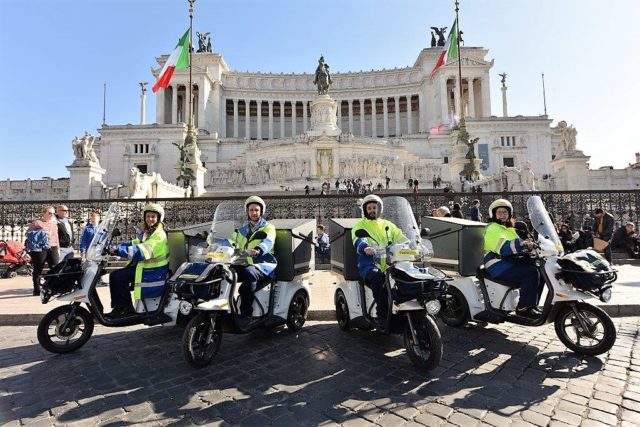 Poste diventa elettrica coi tre ruote