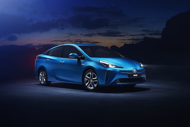 Toyota: 10 anni di garanzia alle batterie di Prius e RAV4