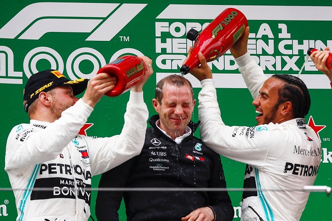 Hamilton: “Non so se siamo superiori alla Ferrari”