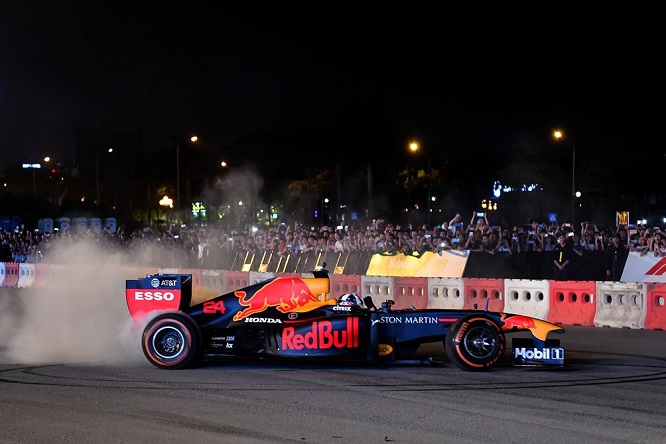 In 50.000 per lo show Red Bull in Vietnam