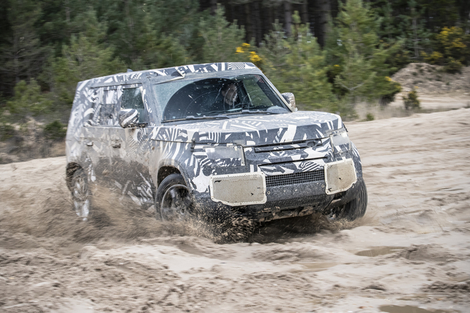 Land Rover Defender, 1,2 mln di km di collaudi