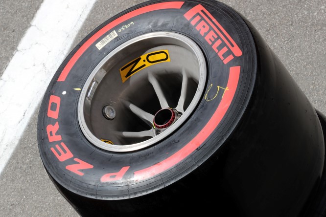 Motorizzati Mercedes e McLaren difendono le Pirelli 2019