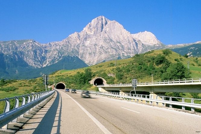 Traforo del Gran Sasso, possibile chiusura il 19 maggio