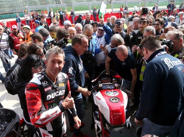 Imola | 200 Miglia Revival: applausi per Troy Bayliss