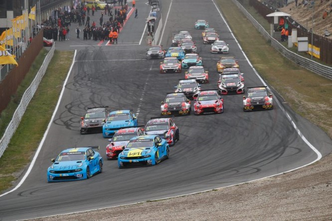 WTCR | Zandvoort: con due successi Bjork insegue Guerrieri