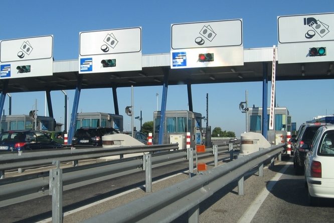 Autostrade, la revoca delle concessioni si allontana