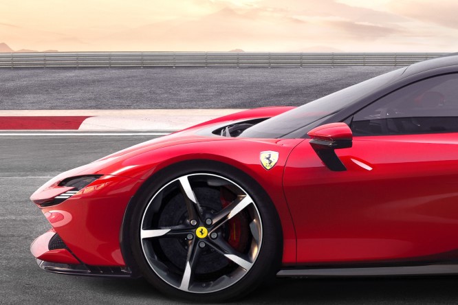 Ferrari SF90 Stradale, 4 motori e 4 modalità