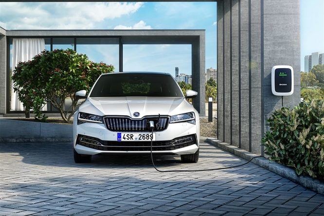 Parco Valentino 2019, Skoda Superb iV esordisce in Italia