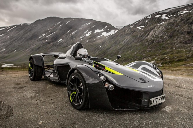 BAC Mono, la monoposto si scatena sulla Autobahn