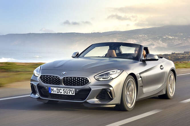 BMW Z4, restyling con manuale a sei marce