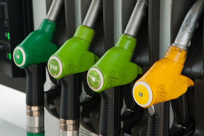 Benzina e diesel, prezzi ancora su: record dal 2014