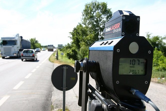 Con una Ford Focus a 703 km/h: multa incredibile