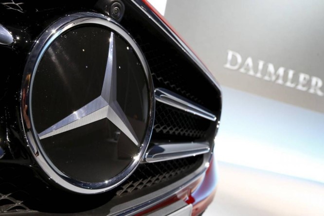 Daimler, carenza chip ferma la produzione