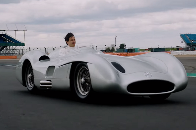 Wolff al volante della Mercedes di Fangio – VIDEO