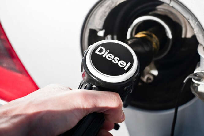 Prezzi carburanti, record negativo per il diesel