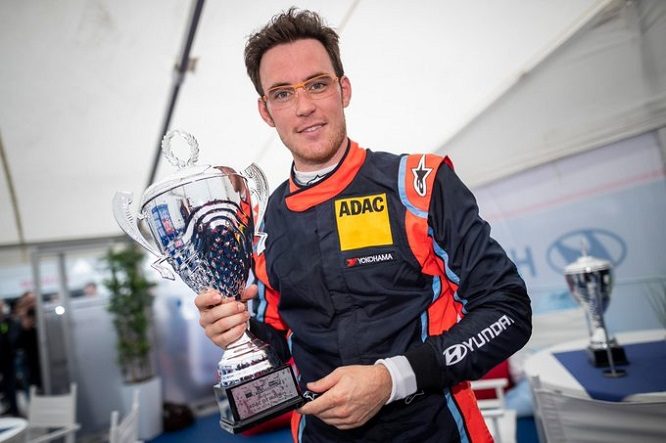 Neuville vince al debutto nel TCR