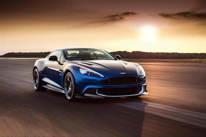 Aston Martin Vantage vs Vanquish, sfida tra V12