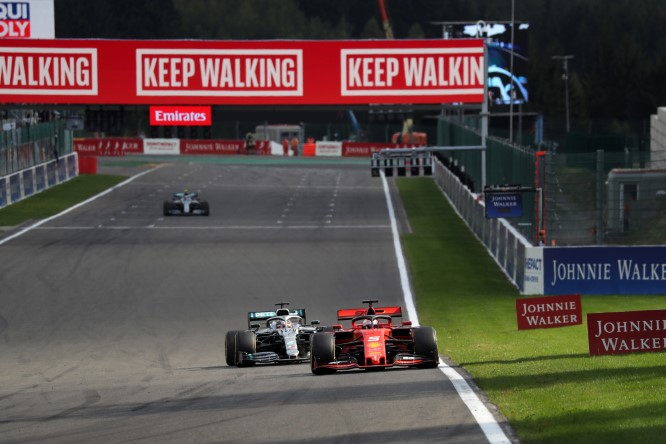 Hamilton, 5 secondi persi dietro Vettel