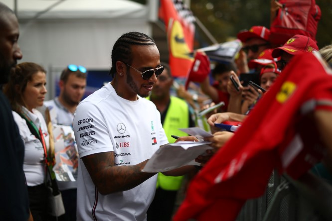 Hamilton: Ferrari? No, ma forse sì