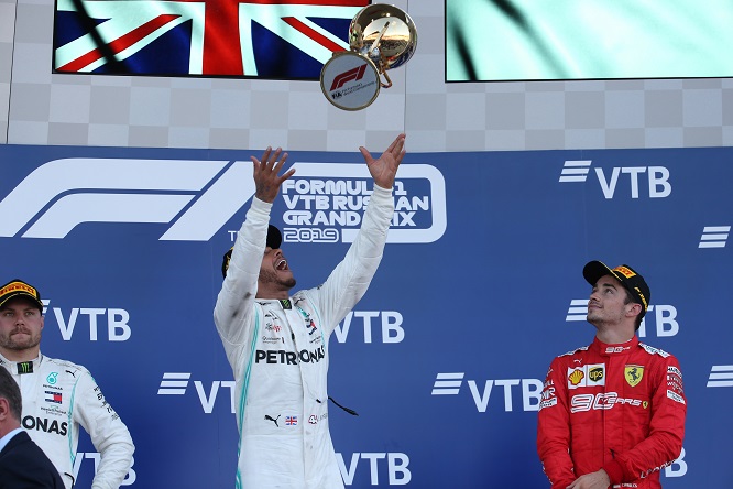 Villeneuve: “Hamilton come Schumacher: vince solo con l’auto migliore”