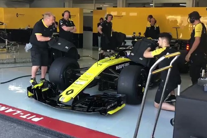 Renault in pista con le gomme da 18 pollici