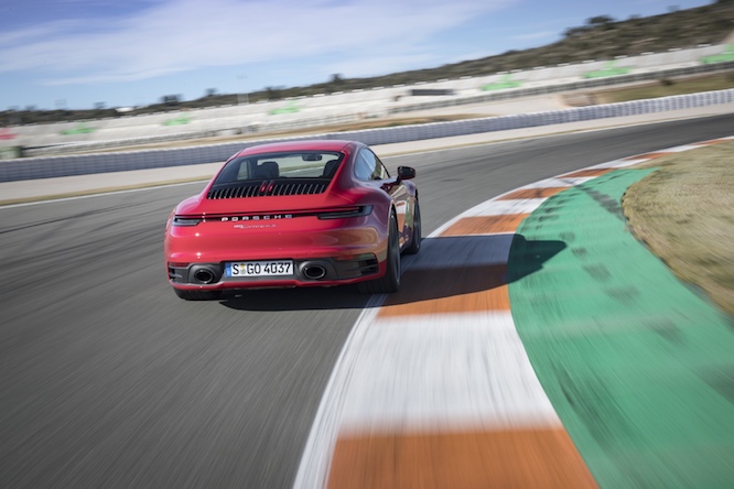 In pista con la Porsche 911 Carrera 4S, meraviglia