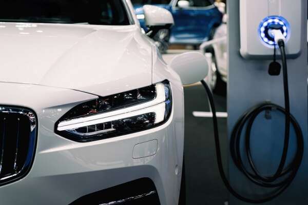 Mercato auto, a maggio elettriche e ibride in controtendenza