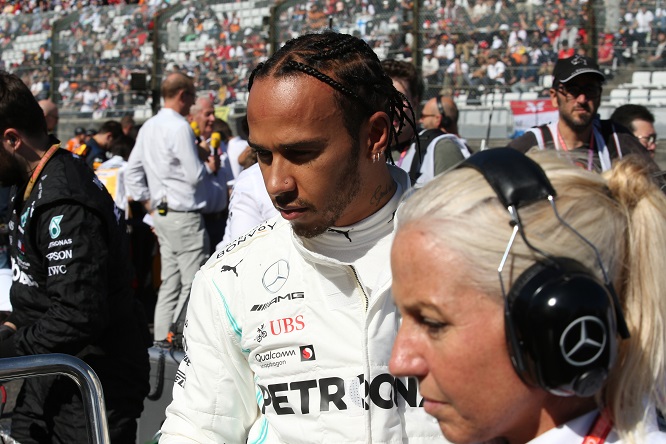 Hamilton attacca i media: “Stanno approfittando del mio brutto momento”