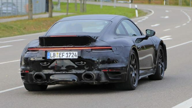 Nuova Porsche 992 Turbo, spunta una ducktail