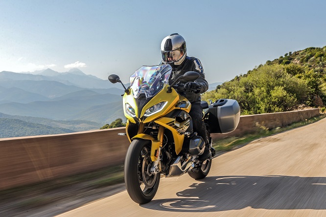 Il nuovo motore Boxer BMW debutta sulla R 1250 RS