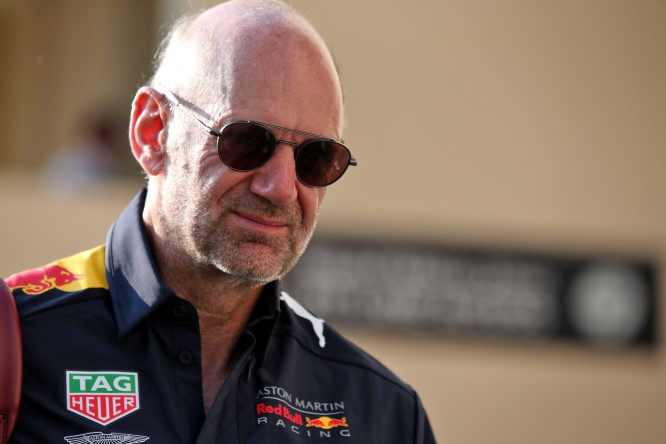 Horner: “Newey impegnato al 100% sulla F1”