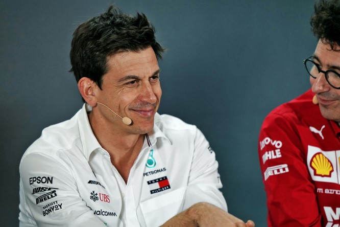 Wolff plays down new Ferrari switch rumour