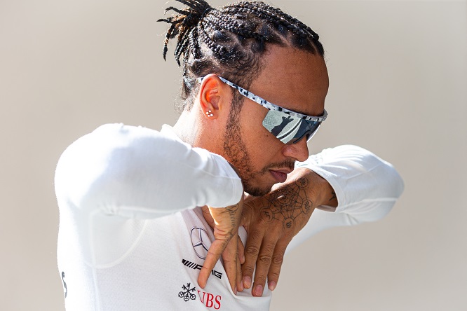 Ferrari ammette il contatto Hamilton-Elkann