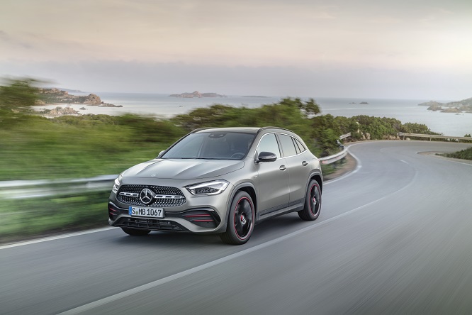 Svelata la nuova generazione di Mercedes GLA
