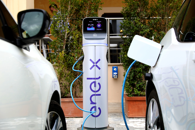 Enel X, accordo con Hubject per semplificare i pagamenti della e-mobility