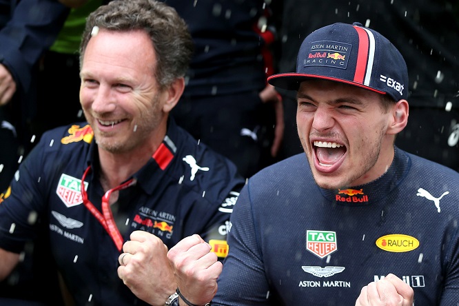 Verstappen extends contract with Red Bull