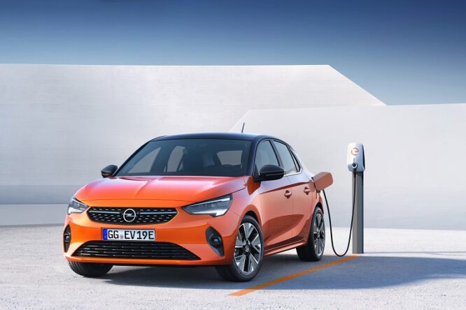 Opel, show room aperti: si riparte da Corsa