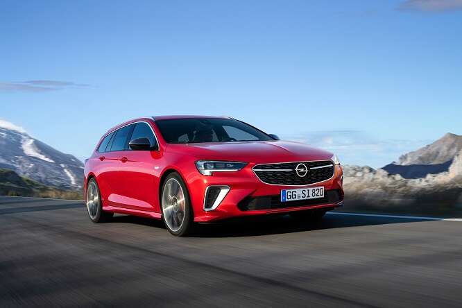 Nuova Opel Insignia, arriva la versione sportiva GSi