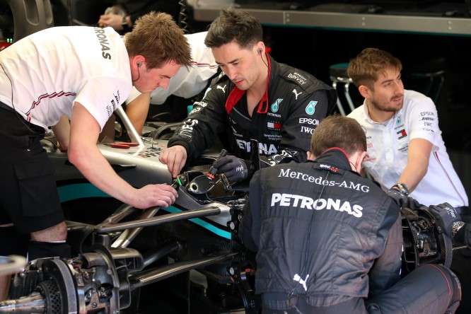 F1 | Test Barcellona-1 day-2, mattina: Mercedes cala l’asso