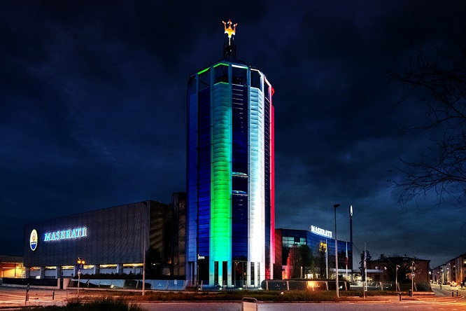 Maserati, la Torre di Modena si tinge del Tricolore