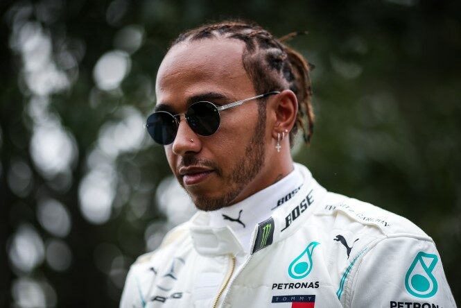 Hamilton’s father opposed to F1 restart