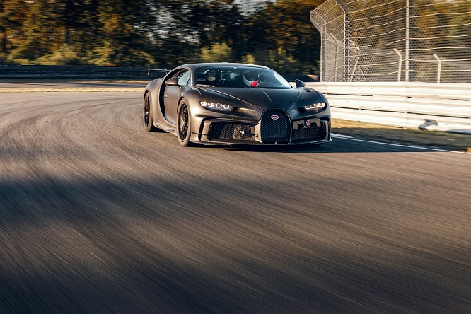 Bugatti Chiron Pur Sport, ripartono i test su pista