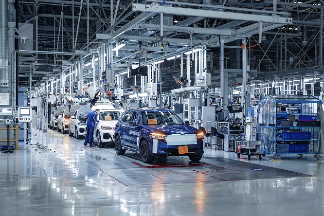 BMW, nuova piattaforma per sole auto elettriche